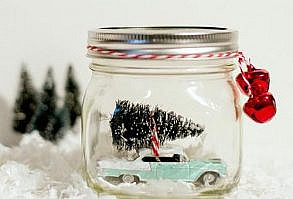 14 Mason Jar Crafts You Need This Christmas