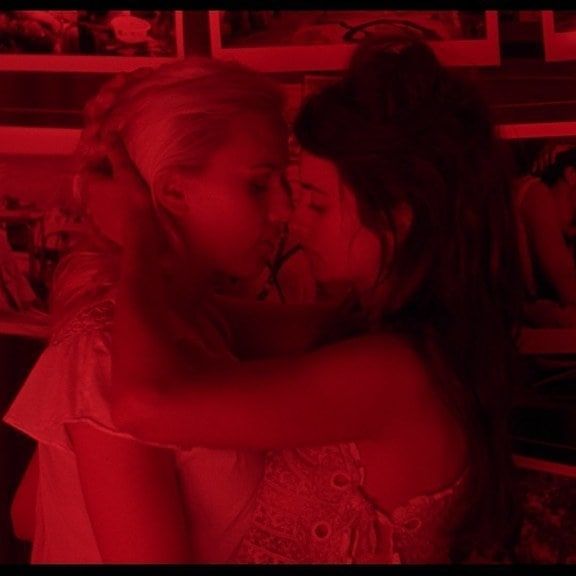 15 Threesome Sex Scenes Guaranteed To Make You Horny