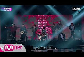 The most amazing performance to date ❤️❤️ two faves in one 🙌🏻🙌🏻 [2017 MAMA in Hong Kong] GOT7&DAY6_Never Ever(Rock Ver.) - YouTube