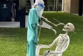 21 Outstanding Halloween Decorations From People Who Understood The Assignment