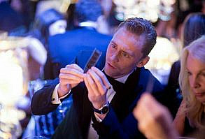 #wattpad #de-todo fotos muy comprometedoras y algunas no de Tom hiddleston y de todos sus personajes. Y noticias recientes y algo más. #puesto 177 en todo {17/3/18}. #puesto 140 en todo {25/3/18}.