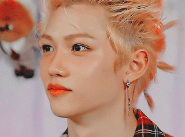 Bang Chan tenía el pensamiento de ser una carga para sus amigos, de d… #fanfiction #Fanfiction #amreading #books #wattpad