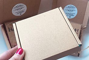 Novelty metal BIKE earrings with cheeky piece of card. Message printed on brown piece of card approx 8cm x 8cm with the earrings on in a cellophane bag : They also come in a little brown box approx 10cmx10cm with a little bit of crafting fiber underneath ( Colour of this will vary) Sealed closed with an enjoy sticker. Comes posted in a brightly coloured sealed plastic bag. Not personalised will come as in picture. Gift message if chosen will printed out automatically on paper gift receipt ** gift message option must be ticked else no message wi