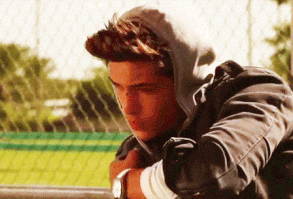 #wattpad #novela-juvenil Las personas frías son aquellas que son insensibles, en sus venas la sangre se traslada de un sitio a otro en forma de cubitos de hielo. Son personas difíciles de tratar o de sacar una sonrisa. Muchas veces esconden un pasado difícil o simplemente son así por el simple hecho de serlo. Como Zac, él...