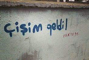 Duvarları Alışık Olmadığımız Şekilde Dile Getirmiş 37 Duvar Yazısı- Onedio.com