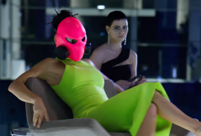 De acuerdo con Michael Bay, 'Escuadrón 6' es una especie de reinicio de 'Transformers' ahora con el estilo paricular de Deadpool película con la que comparte sus escritores y protagonista Ryan Reynolds.