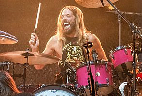 It’s times like these. After the death of drummer Taylor Hawkins, the Foo Fighters are postponing their previously announced live concerts. “It is with great sadness that Foo Fighters confirm the cancellation of all upcoming tour dates in light of the staggering loss of our brother Taylor Hawkins,” a statement shared via the band’s official […]