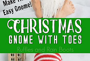 Wow! I had no idea how to make a gnome with feet! This is so cool--and easy, I can't wait to make this Christmas gnome. Click here and get the tutorial for this gnome pattern. #gnome #nisse #tomte #nisser