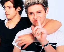 [GIF] harry looks so done