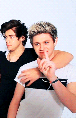 [GIF] harry looks so done