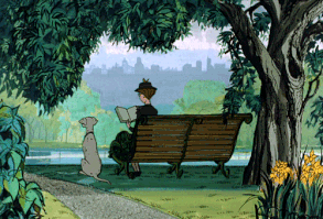 Bu huzurlu kitap okuyan kişi, belki çocukluğundan gelen bir alışkanlıktır. Hatta yanındaki daha huzurlu dostu.