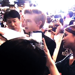 Thomas Sangster wit fans gif