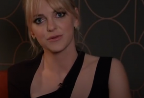 Texts from mom and dad are ALWAYS entertaining. Anna Farris, Reese Witherspoon, and other celebs share the funniest texts from their parents!