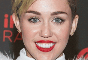 Thanks to Justin's mugshot we now finally have proof that he and Miley Cyrus have exactly the same face. | 2 GIFs Of Justin Bieber's Mugshot Morphing Into Miley Cyrus' Face That Prove They Look Identical