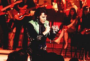 The World of Elvis Jumpsuits – 68 Pictures of Elvis Presley Performing in His Iconic Jumpsuits during the 1970s ~ vintage everyday