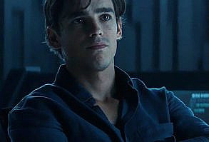 brenton thwaites gifs (@bthwaitesgifs) / Twitter