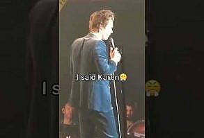 harry styles catching phones on stage *wait till the end #shorts #harrystyles - YouTube