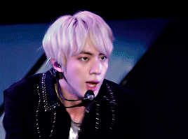 #wattpad #random [☁️ᵐᵉ⇢] ... En  este libro podrás encontrar reacciones de BTS 私;; aclaraciones  ≡  ┊🎑 ❞↷ - Ninguna de estas reacciones me pertenecen, todas son de tumblr, créditos a sus respectivos autores. - Si te incomoda este tipo de reacciones por favor omite este libro. G᥆᥆dbyᥱ! 🍑