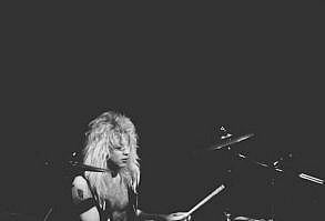 #wattpad #de-todo ❝Todo el material visual que necesites de la banda mas peligrosa del mundo, Guns N' Roses, lo encontraras en este libro❞ [Fecha de Inicio: 04/02/2019] [Final: 25/03/2019]