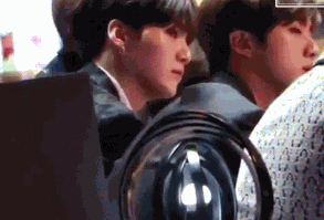 Des réactions des BTS [GIF] /Commandes Accepter/… #nonfiction # Non-fiction # amreading # books # wattpad