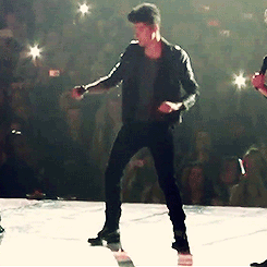 Nice dance moves Zayn ;)