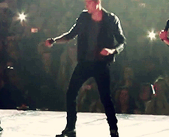 Nice dance moves Zayn ;)