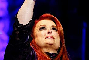 A Day After Her Mother's Death, Wynonna Judd Tearfully Accepts Country's Highest Honor: 'My Heart's Broken'