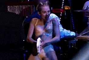 22 Things Miley Cyrus Looked Like At The 2013 VMAs - BuzzFeed