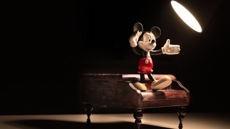 Disney plant den Schritt ins Metaverse und will eigene digitale Themenwelten erschaffen. Das geht aus einer internen E-Mail sowie den aktuellen Personalplanungen des Unternehmens hervor. Der Unterhaltungskonzern würde sich damit in eine Liste von namhaften Unternehmen wie Apple, Meta und Microsoft einreihen.  Neben Vorreiter Meta sowie Apple und Microsoft erhebt nun auch Unterhaltungsunternehmen Disney Anspruch […] Der Beitrag Disney will ins Metaverse und eigene digitale Themenwelten erschaffen von Fabian Peters erschien zuerst auf B