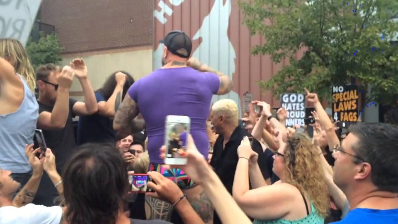 Foo Fighters Rick Roll Westboro Baptist Church