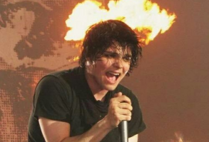 ❛ QUESTIONABLE MEDIA OF GERARD WAY ❜ ➳ unholy photos and gifs - ⚠ 34 ⚠ - Wattpad