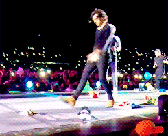 Harry Styles *old hair flip*