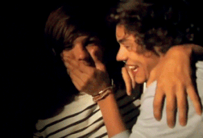 #wattpad #fanfiction ❝Me encanta que digas sólo Lou, Harry. Qué solamente sea yo para ti.❞         【Harry tiene 16 años y en su corta vida sólo ha dicho