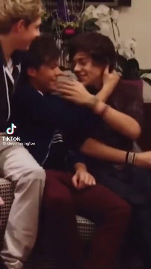 Steve Benson.larrington en TikTok♥ JAJAJAJA Niall tan feli por sus compas♥ Tqm y tpwk♥
