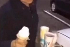 SHE SMOOTH WITH IT [Video] in 2022 | Gifs lucu, Gif lucu, Video lucu