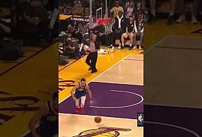 Steph curry slips then airballs 3 kinda Sus 🤔 - YouTube