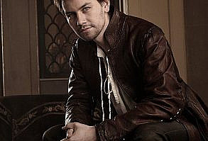 Hot GIFs of Bash From Reign