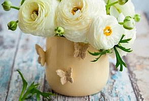 Поздравь креативными  картинками девушку с днем рождения