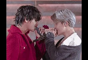 همکاریمون هودددی جیمینی تو لایو تولدش 🥺🤍🖤 :