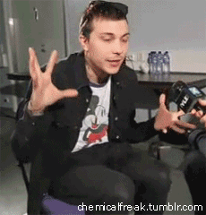 4000th post: FUNNY UN-EDITED MCR GIFS SPAM! :D