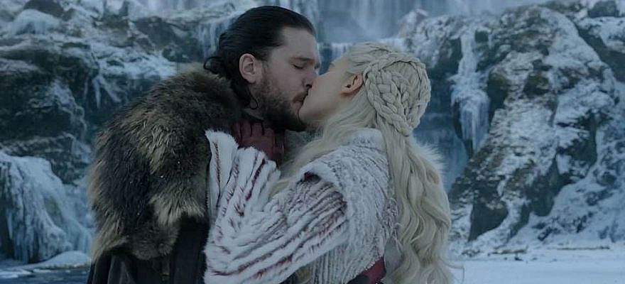 Kiss: Jon's romance with Daenerys Targaryen (Emilia Clarke) also took center stage during ... #gameofthrones #kitharington #emiliaclarke