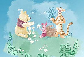 Digitaldrucktapete 'Winnie the Pooh Picnic' Winnie Pooh, Ferkel und Tiger haben ein schönes Plätzchen für ihr Picknick gefunden und machen es sich auf der Blumenwiese im Sonnenschein gemütlich. Eigenschaften: Waschbeständig Leichte Verschmutzungen können mit einem feuchten Schwamm entfernt werden. Sehr gut lichtbeständig Wand einkleistern Nicht die Tapetenrückseite, sondern der Untergrund wird mit Kleister oder Kleber eingestrichen. Restlos trocken abziehbar Das Produkt lässt sich beim Renovieren ohne Rückstand trocken von der Wand abziehen. We