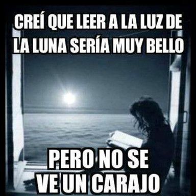 Leer a la luz de la luna que romántico