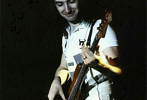 ❰ pнoтoѕ & gιғѕ oғ joнn deacon ❱ - 51 - Wattpad