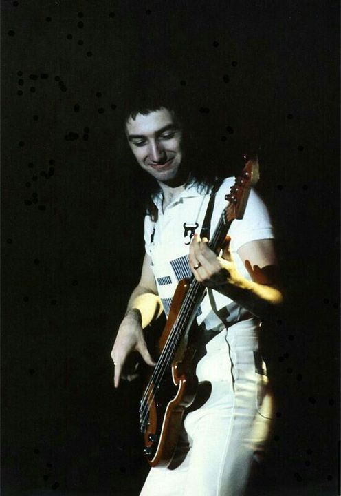 ❰ pнoтoѕ & gιғѕ oғ joнn deacon ❱ - 51 - Wattpad