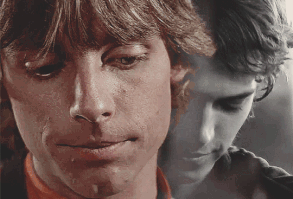 Anakin y Luke estan destrozados por que sus acciones dependen para mantener con ellos a las mujeres de sus vidas Anakin a Padme y Luke a Leia