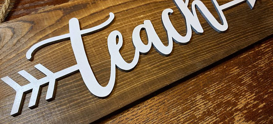 A beautiful gift your child's teacher will love and appreciate! Our Rustic themed plank board signs pair well with any decor themes! Each sign is designed and hand crafted out of MDF and whitewashed plank boards complete with jute cording for quick display. These are perfect for teacher Appreciation gifts, birthday gifts, or holiday gifts! [ ITEM DETAILS ] · One Sign with Painted Black Arrow Personalized with the teachers last name or the word