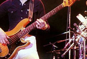 #wattpad #random Clean Master me recuerda diariamente que me quedaré sin espacio para más fotos. Por esa y otras razones decidí crear ésto: un libro de imágenes y gifs sobre el ex bajista de la famosa banda británica Queen, John Deacon. Porque, vamos, Deaky merecía un libro cien por ciento sobre él. #3 en No Ficci...